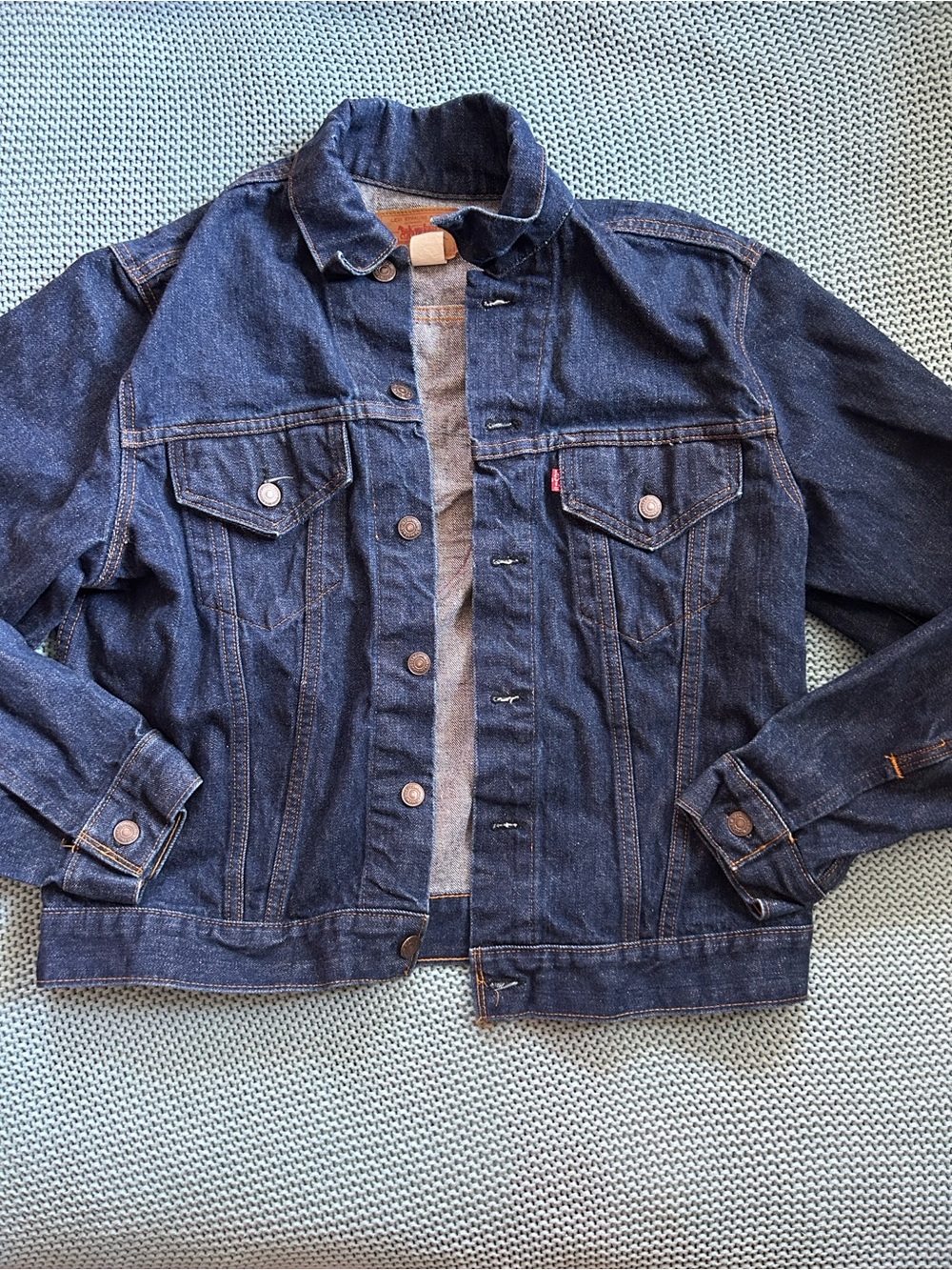 Vintage Levi's Warner Bros Embroidered Dark Blue Denim Jacket 70505 Made in USA